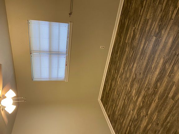 3rd image of 211 N Avenue T