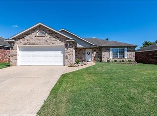 3900 SW Hansom Loop, Bentonville, AR 72712