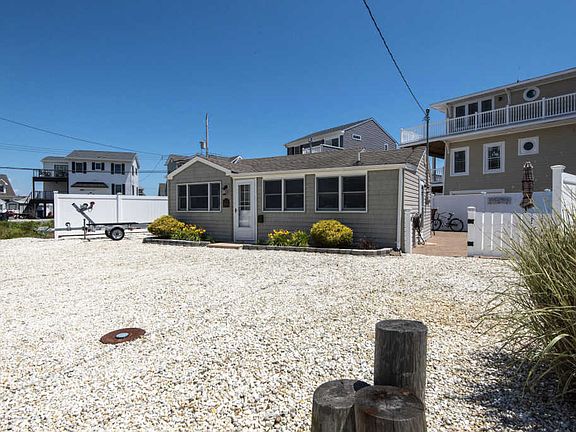 3rd image of 429 Coolidge Ave