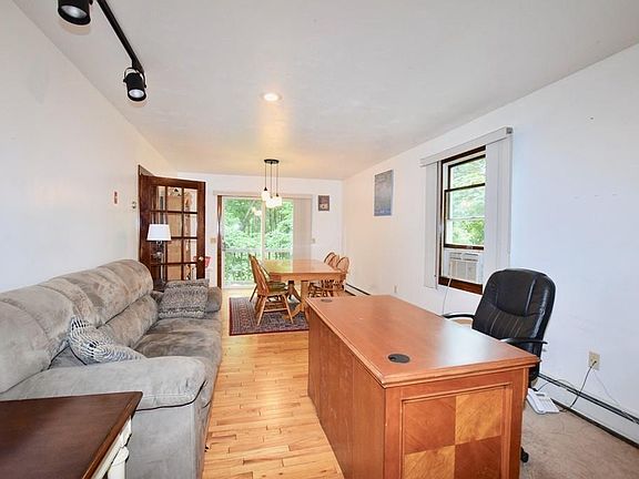 3rd image of 368 Bedford St