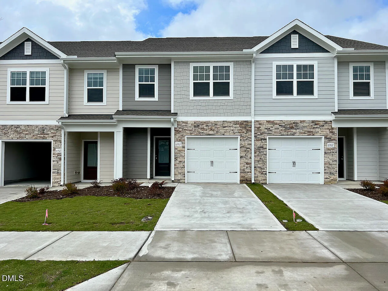 3 bed, 2.5 bath, 1629 sqft, $1,895 — Photo 1