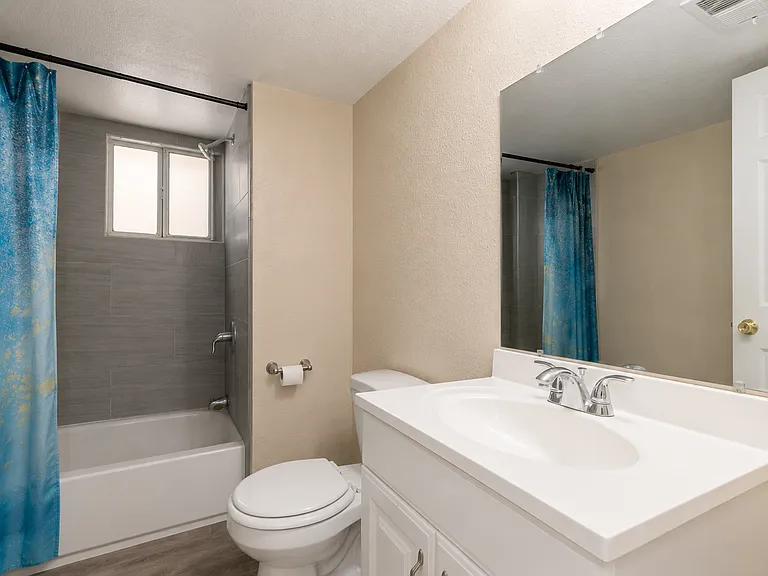 1419 N Meade St — Photo 14