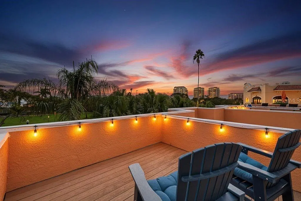 3 bed, 4.0 bath, 2035 sqft, $6,000 — Photo 3