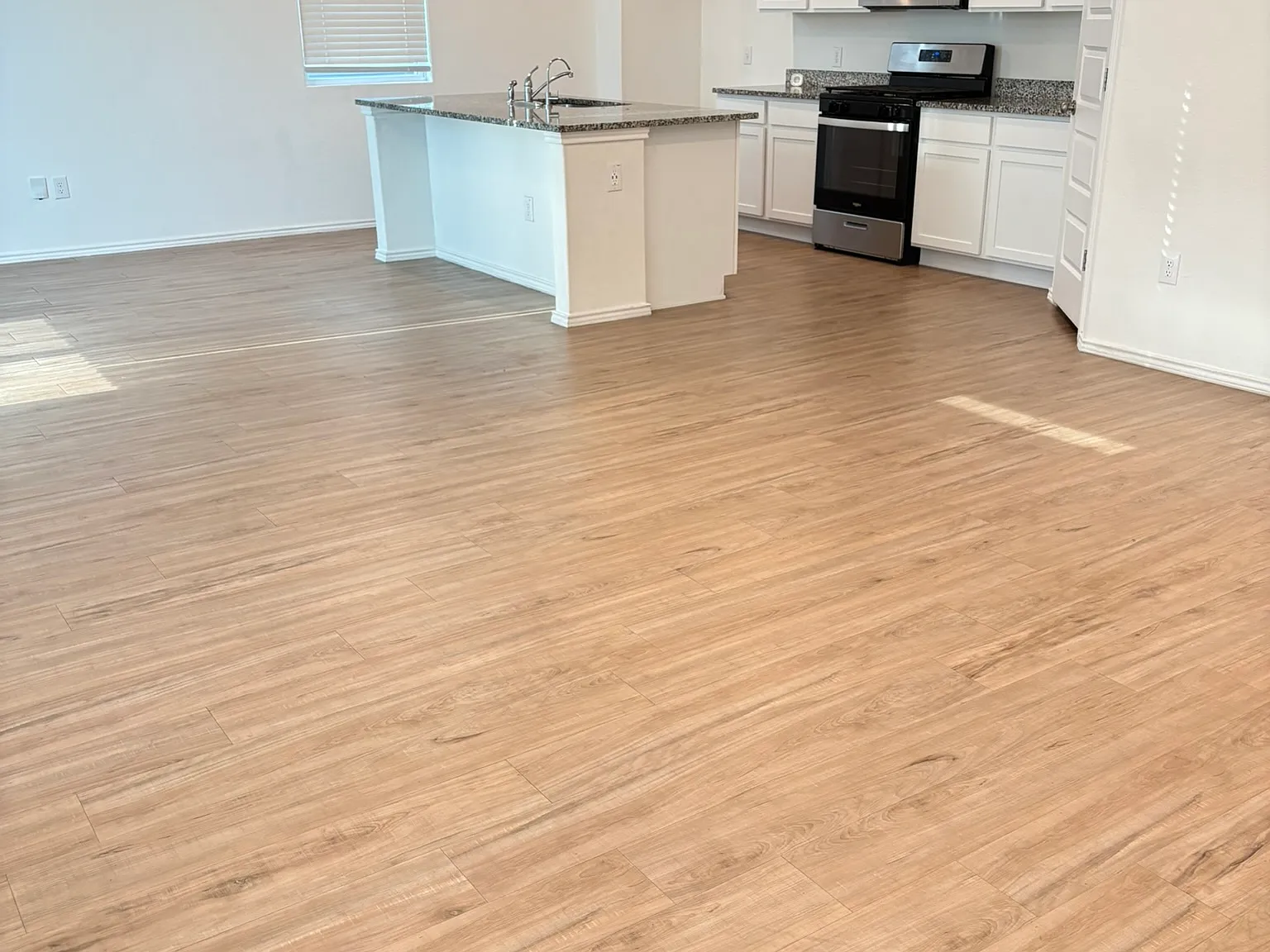 3 bed, 2.5 bath, 1941 sqft, $1,795 — Photo 3