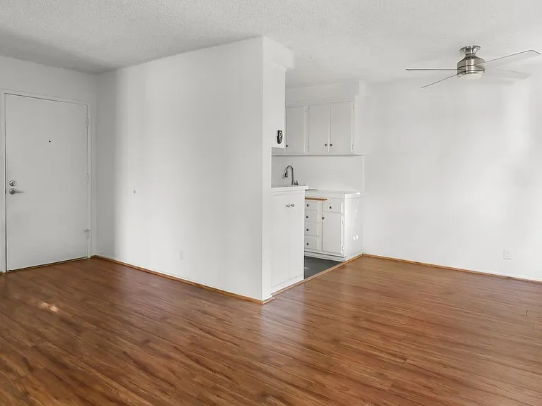 1552 Armacost Ave #9 — Photo 5