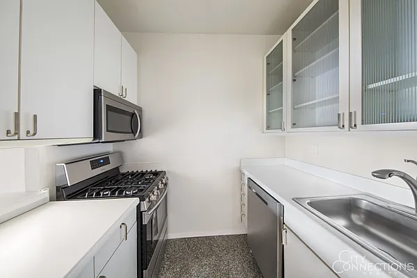 Rented by City Connections Realty | media 11