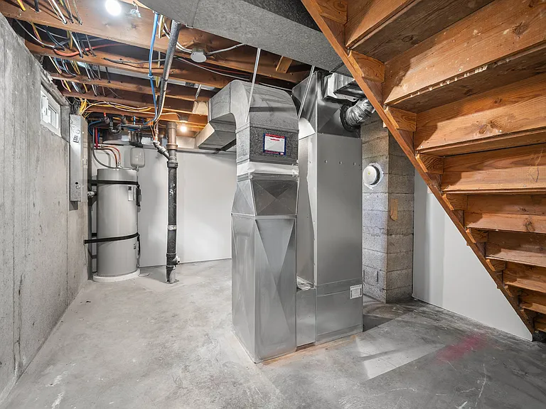 2217 E Longfellow Ave — Photo 14