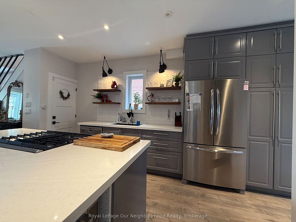 1st image of 48 Albani St