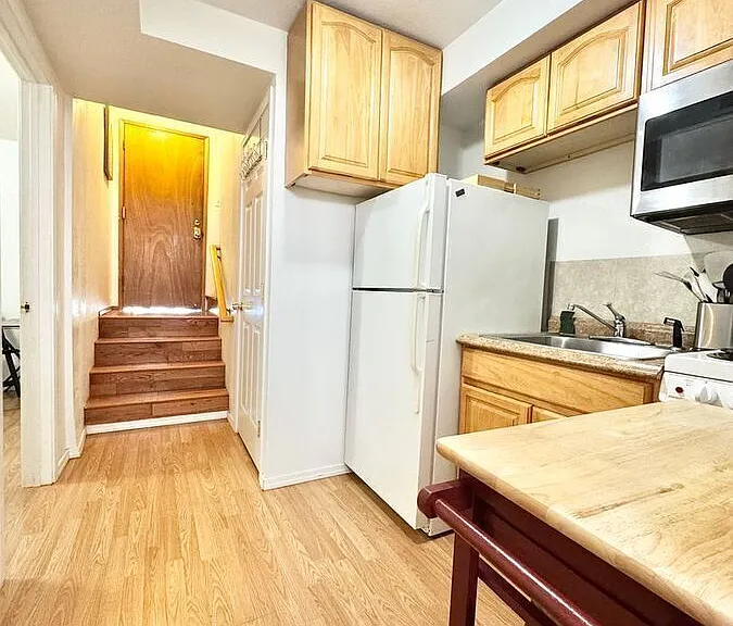 14124 Phinney Ave N #LOWER — Photo 2