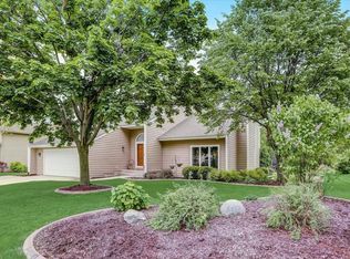 N77W16312 Countryside Dr, Menomonee Falls, WI 53051