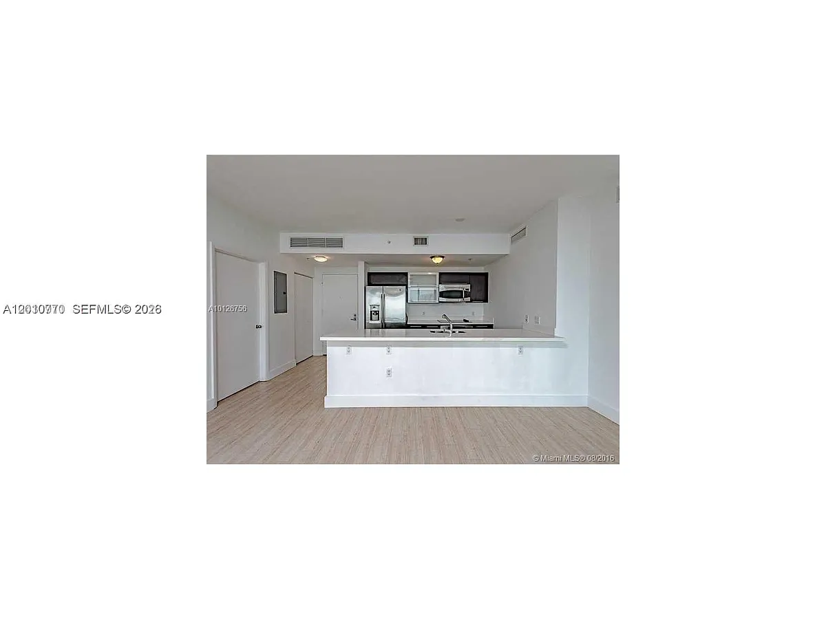 Building Photo - 90 SW 3rd St #2609
