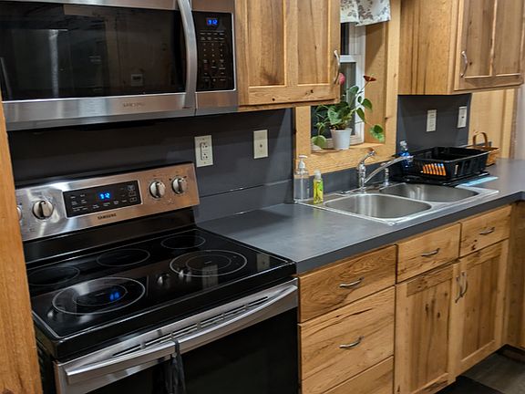 4th image of 834 Clay Hill Rd