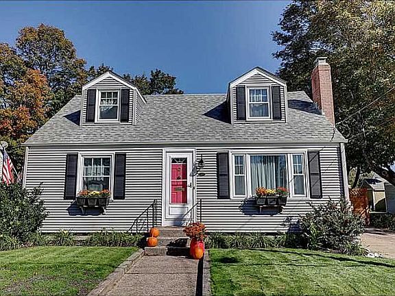 4th image of 209 Woodbury St