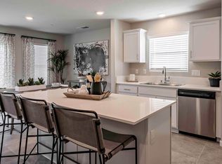 923 E Elkhorn Ave, Visalia, CA 93292