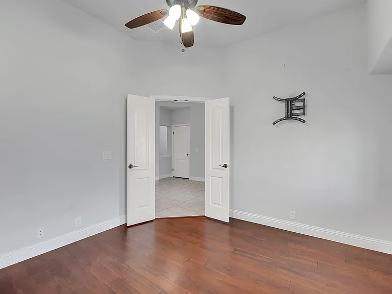 2616 Tinsley Dr — Photo 3
