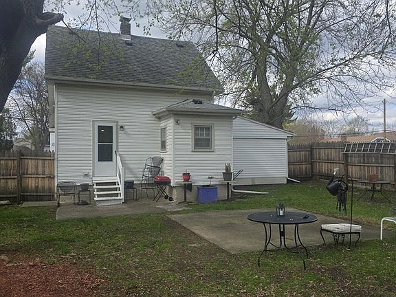 2nd image of 147 W Addison St