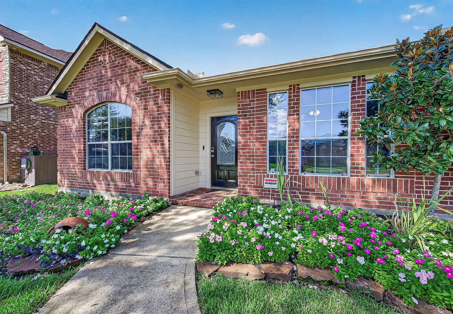 4 bed, 3.0 bath, 3040 sqft, $3,150 — Photo 2