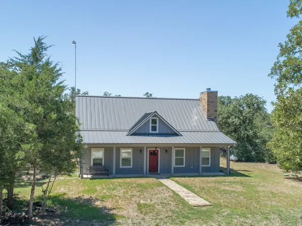 125 Santa Rita Blvd, Goliad, TX 77963