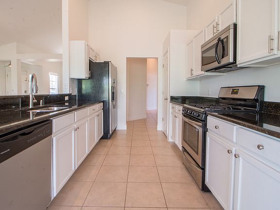 5th image of 661 Berwick Dr