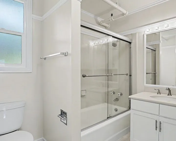 Renovated 3br W/ Dining Room. Views! Parking Avail., Free Laundry! — Photo 17