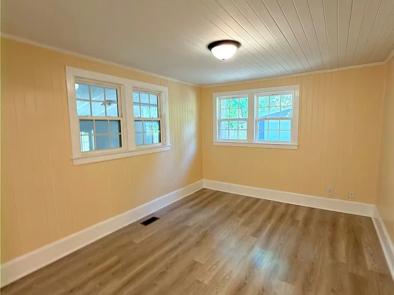 228 Eastwood Ave — Photo 14