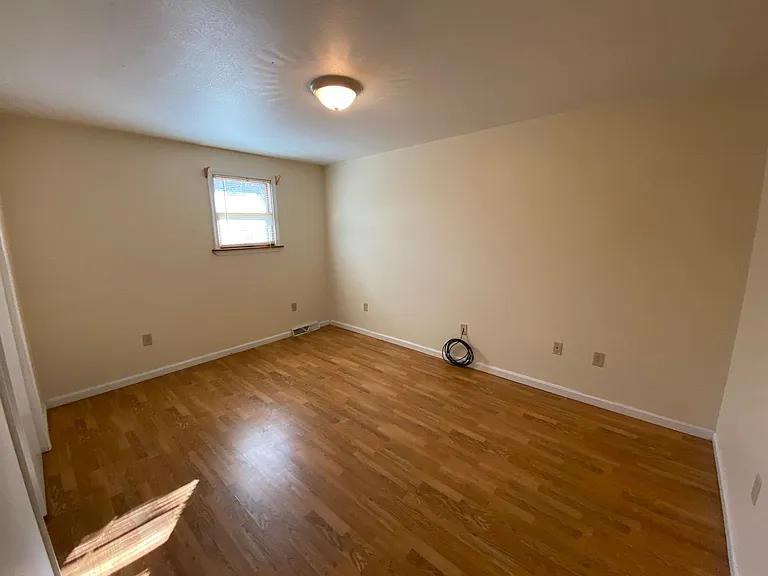124 Karen Way — Photo 9