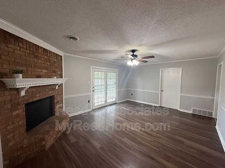 4811 Barkshire Dr — Photo 2