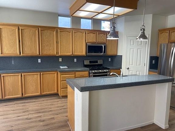 Kitchen, Island and kitchen dining