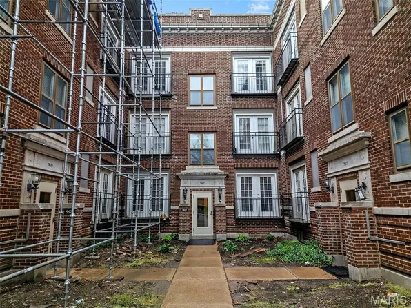 5677 Waterman Blvd APT 11, Saint Louis, MO 63112