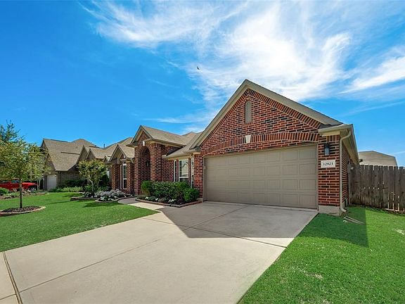 3rd image of 12923 Chatfield Manor Ln