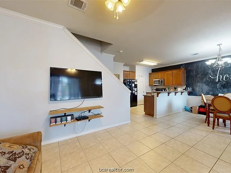 332 Forest Dr — Photo 3