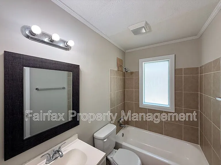 2418 Owen St #A — Photo 8