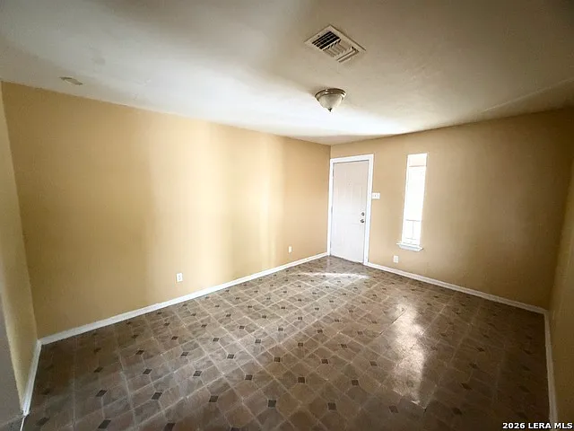 2 bed, 1.0 bath, 855 sqft, $925 — Photo 3