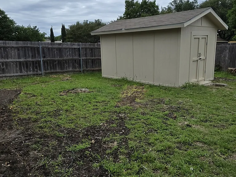 1921 Felix Dr — Photo 7