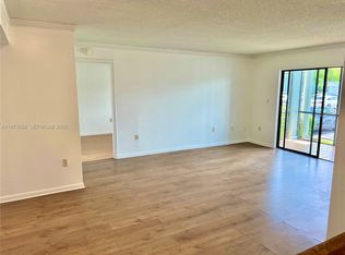 20761 NE 4th Pl APT 104, Miami, FL 33179