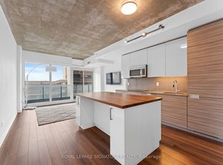 210 Simcoe St UNIT 907, Toronto, ON M5T0A9