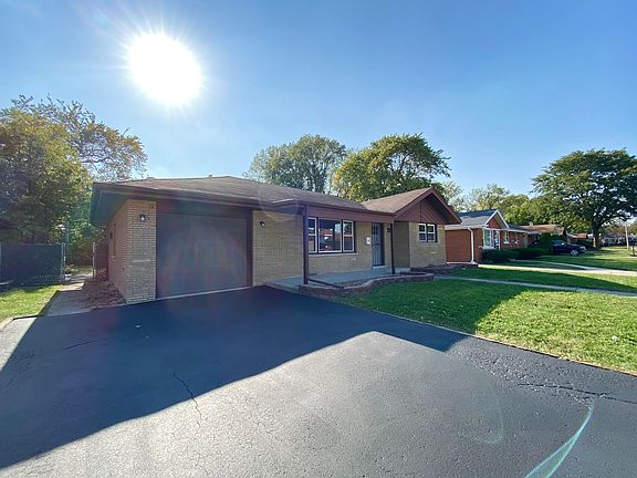 3rd image of 16652 Thornton Ave