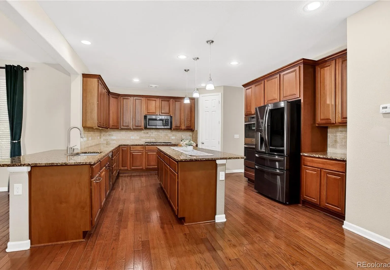 4 bed, 3.5 bath, 3042 sqft, $3,500 — Photo 4