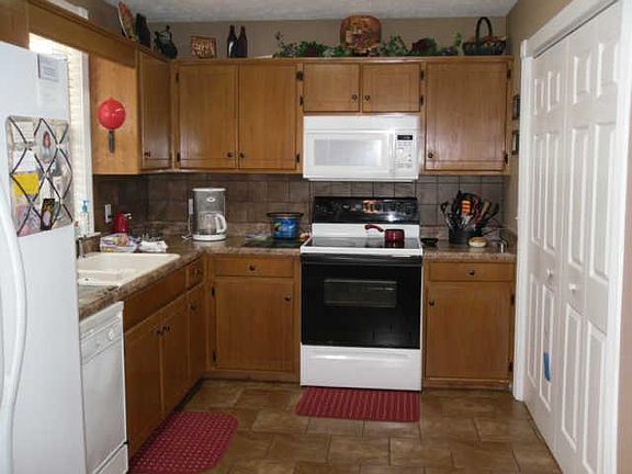 4th image of 107 N E St