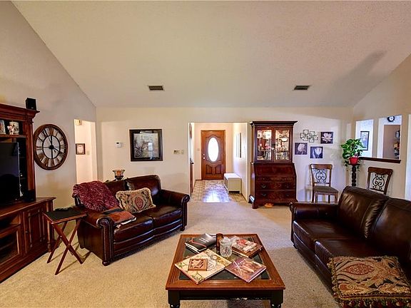 5th image of 429 Meadowhill Dr