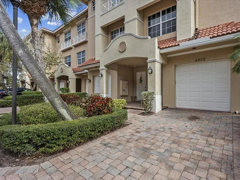 4902 Vine Cliff Way E — Photo 6