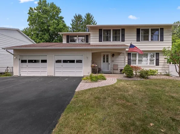 5821 Marlow Dr, East Syracuse, NY 13057