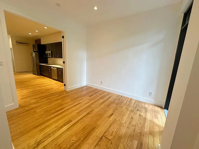 1130 Manhattan Ave #1R — Photo 7