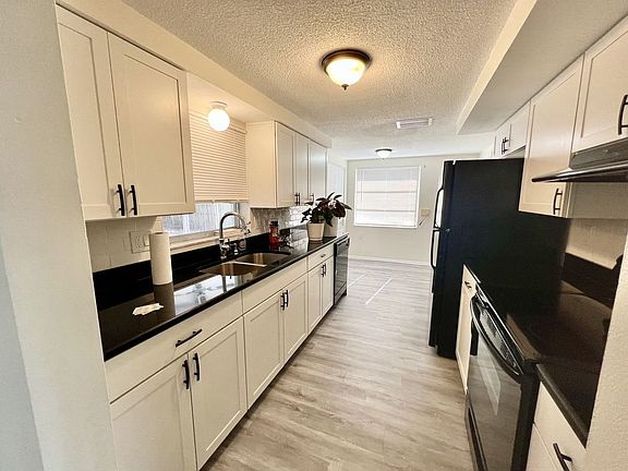 3rd image of 5134 Panorama Ave