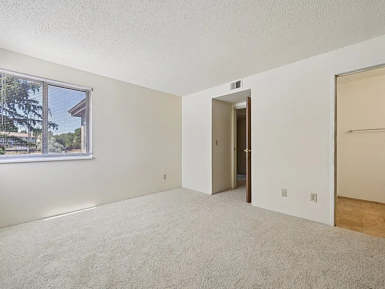 Hunter's Run Apartments — Photo 57