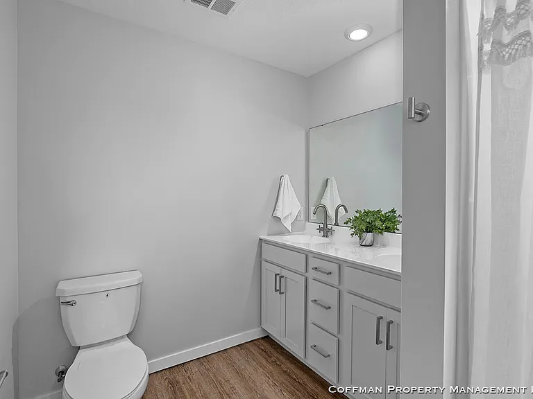 Northen Dell Commons — Photo 13