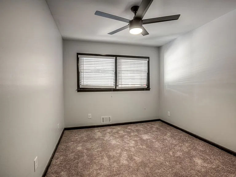 1194 Weston Dr — Photo 12