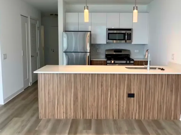325 W Wolf Point Plz #2703, Chicago, IL 60654