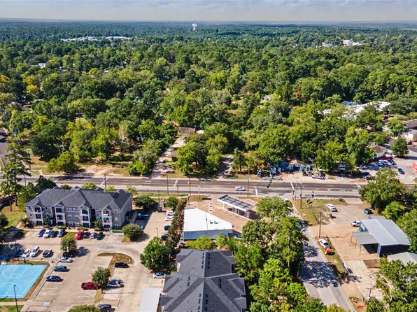 3010 Sam Houston Ave, Huntsville, TX 77340