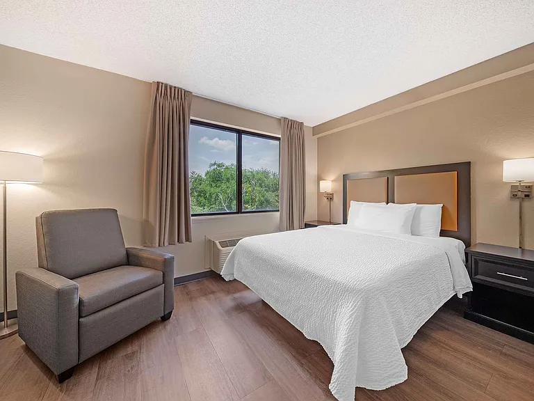 Studio Suite - 1 Queen Bed